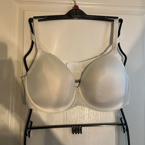Torrid 44DDD white underwire t shirt bra gently loved.
